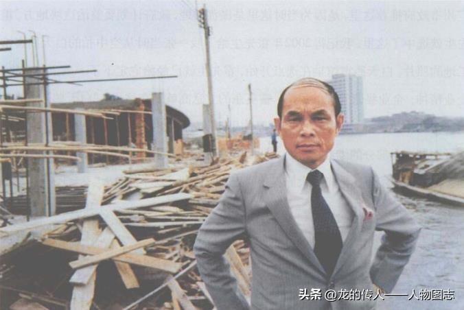 1980年，霍英东在白天鹅宾馆建筑工地。