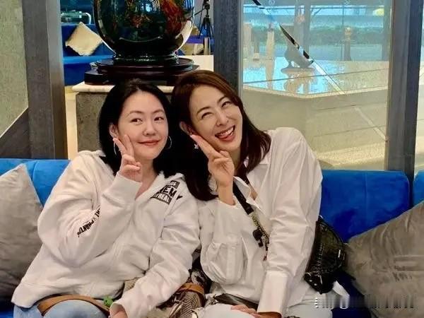 小S为自己复工，搞了很热烈的场面，她请来了自己的好姐妹贾永婕陪她风光复工。

小