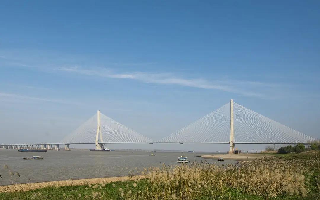 近些年来，安庆发展很快，从GDP1千亿，到2千亿，再跨越到3千亿，实现了三级跳。