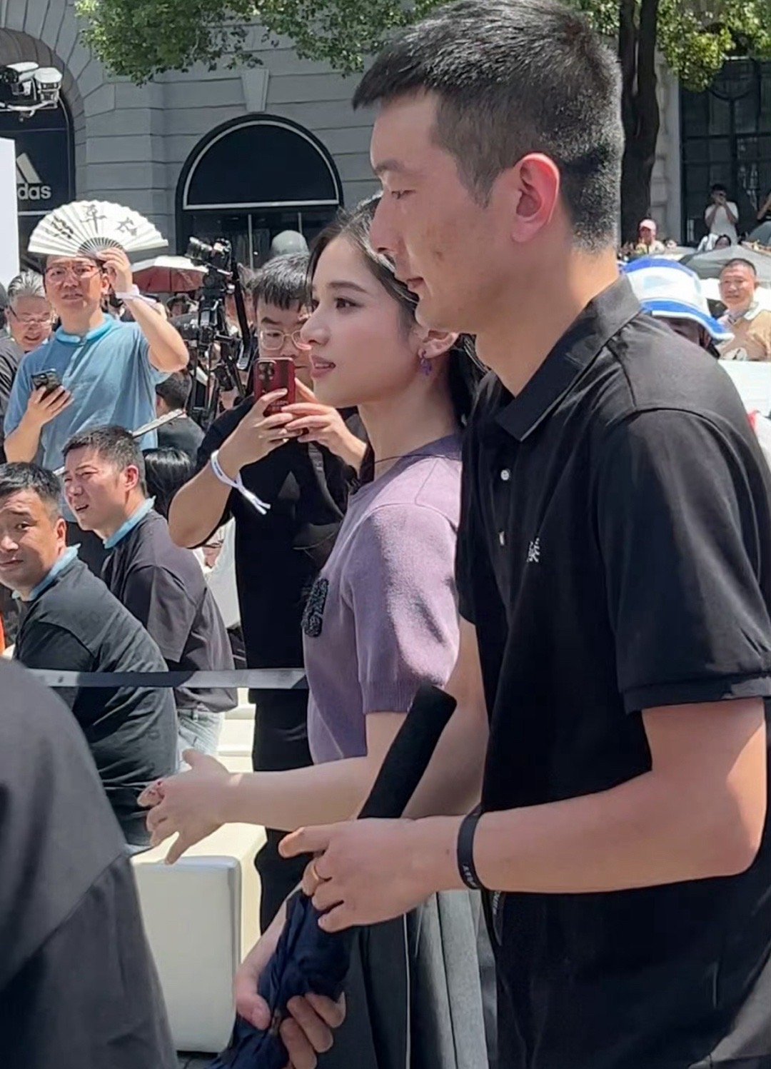 张婧仪状态越来越好了多糊多生多角度的直拍都完美扛住了侧颜尤其美了[送花花][送花