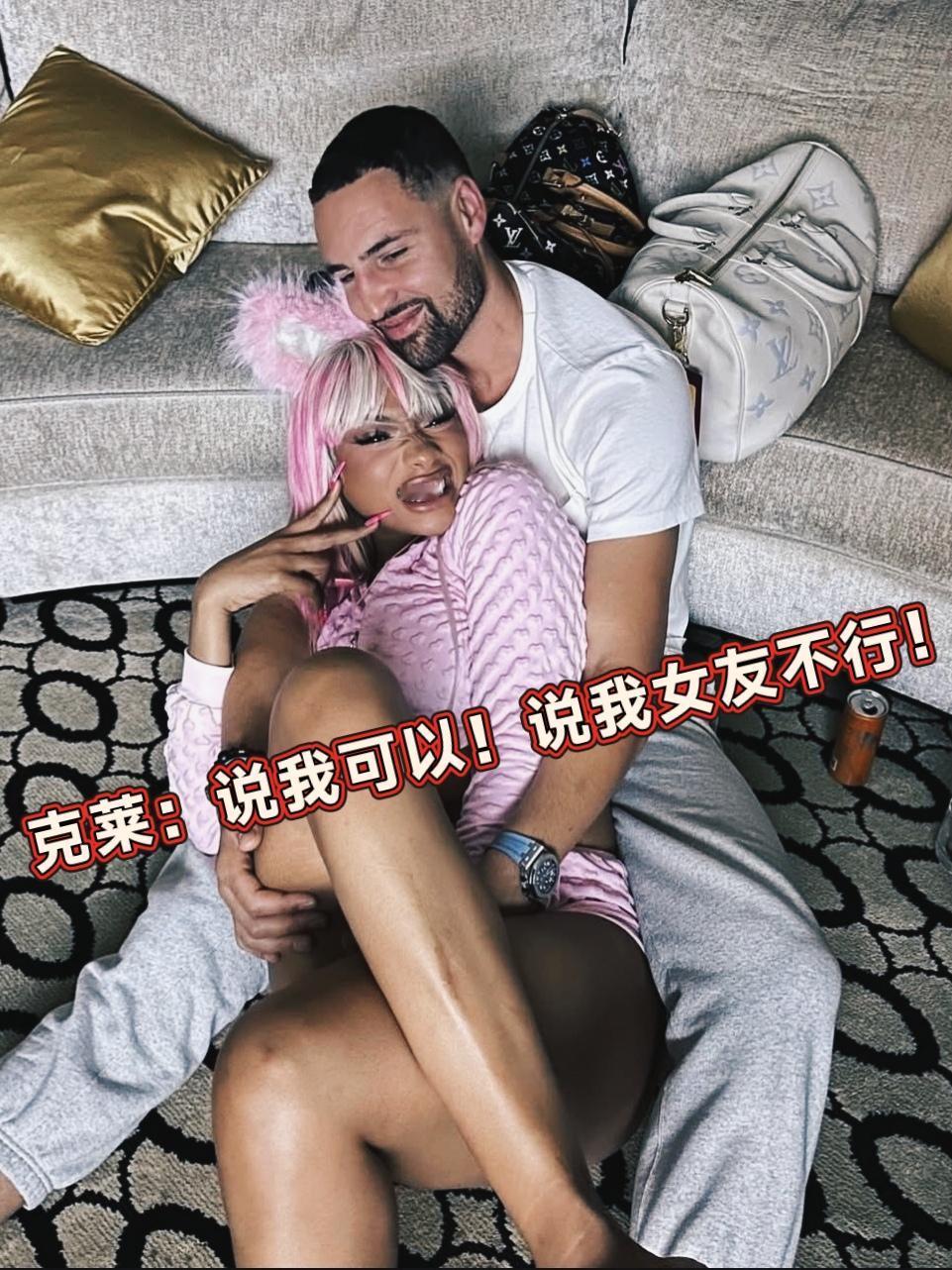 甜蜜反击？克莱为女友怒怼贝弗利&白巧！
近日，贝弗利在自己的播客节目中邀请了前N