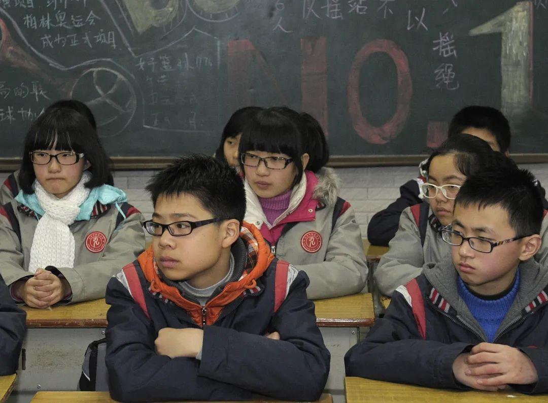 日本正在图谋下一代？中国高中生近视率超80%，日本为何要低不少。
 
近年来，有