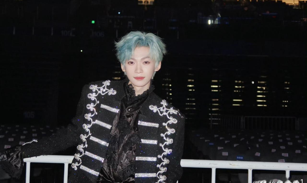 zy梓渝科颜氏 

偷偷向星河讨了一把碎星，只等你闭上眼睛，撒向你的梦中

@我