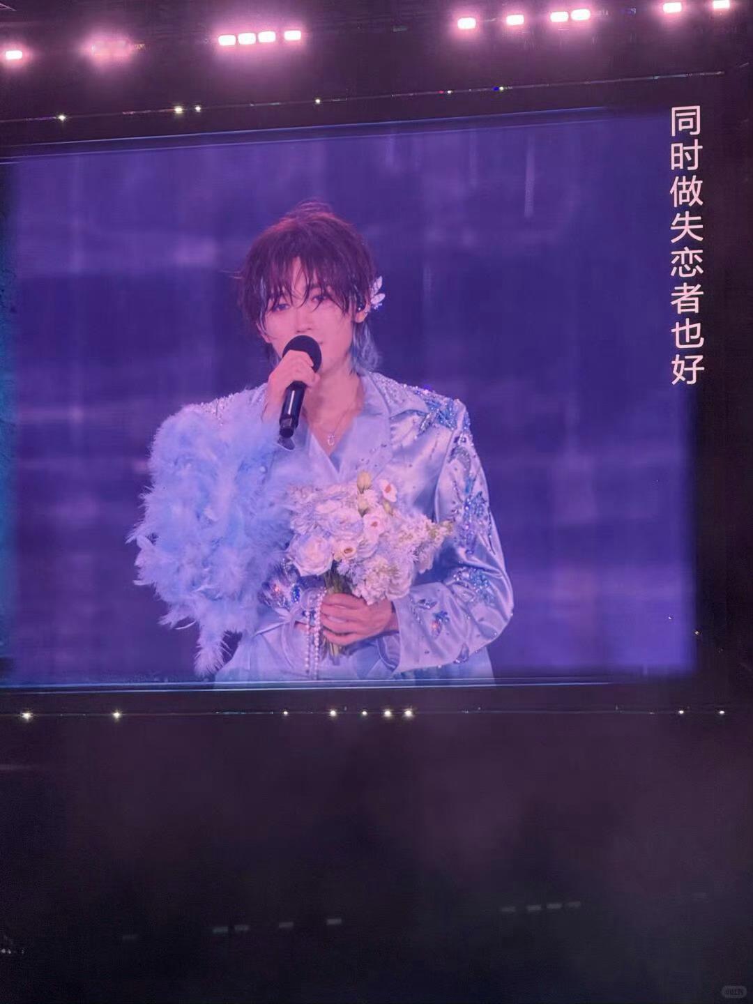 雨下这么大啊  头发都塌了哈哈哈 