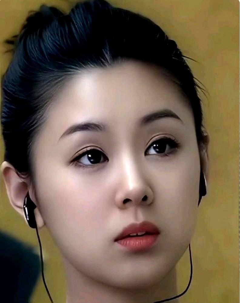 放弃事业上升期的李小萌，选对了吗？
2013年，王雷在毕业典礼上向学妹李小萌求婚