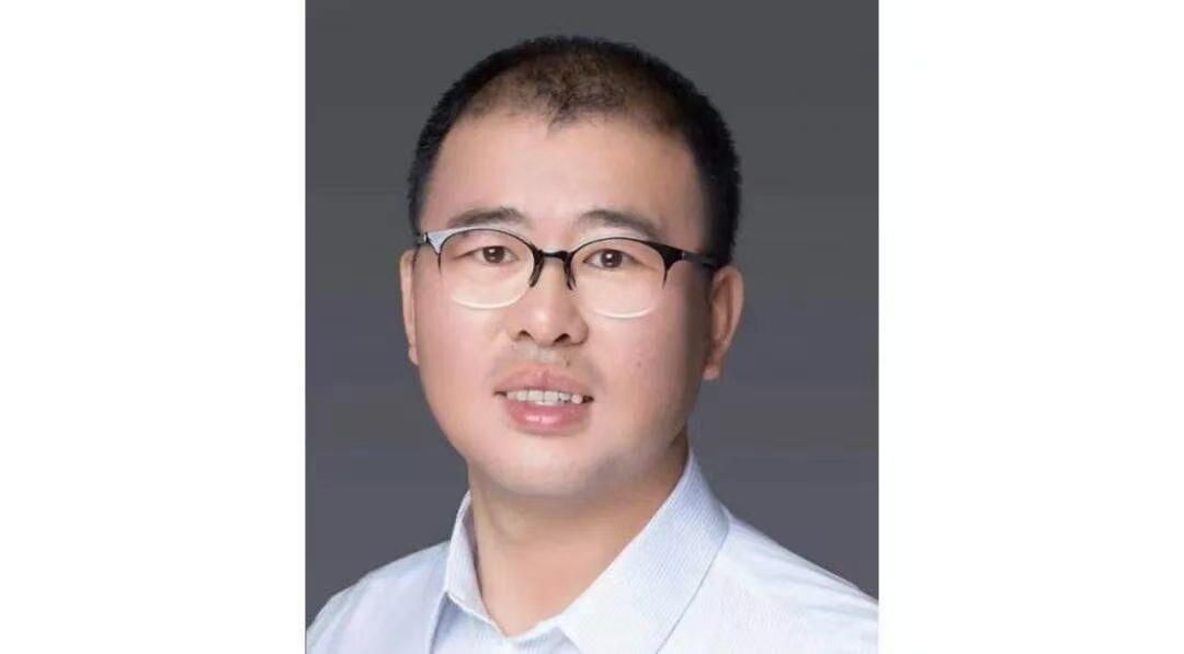 重庆通报！王飞，私自阅看有严重政治问题的电子读物，与不法商人深度勾连

网友评论