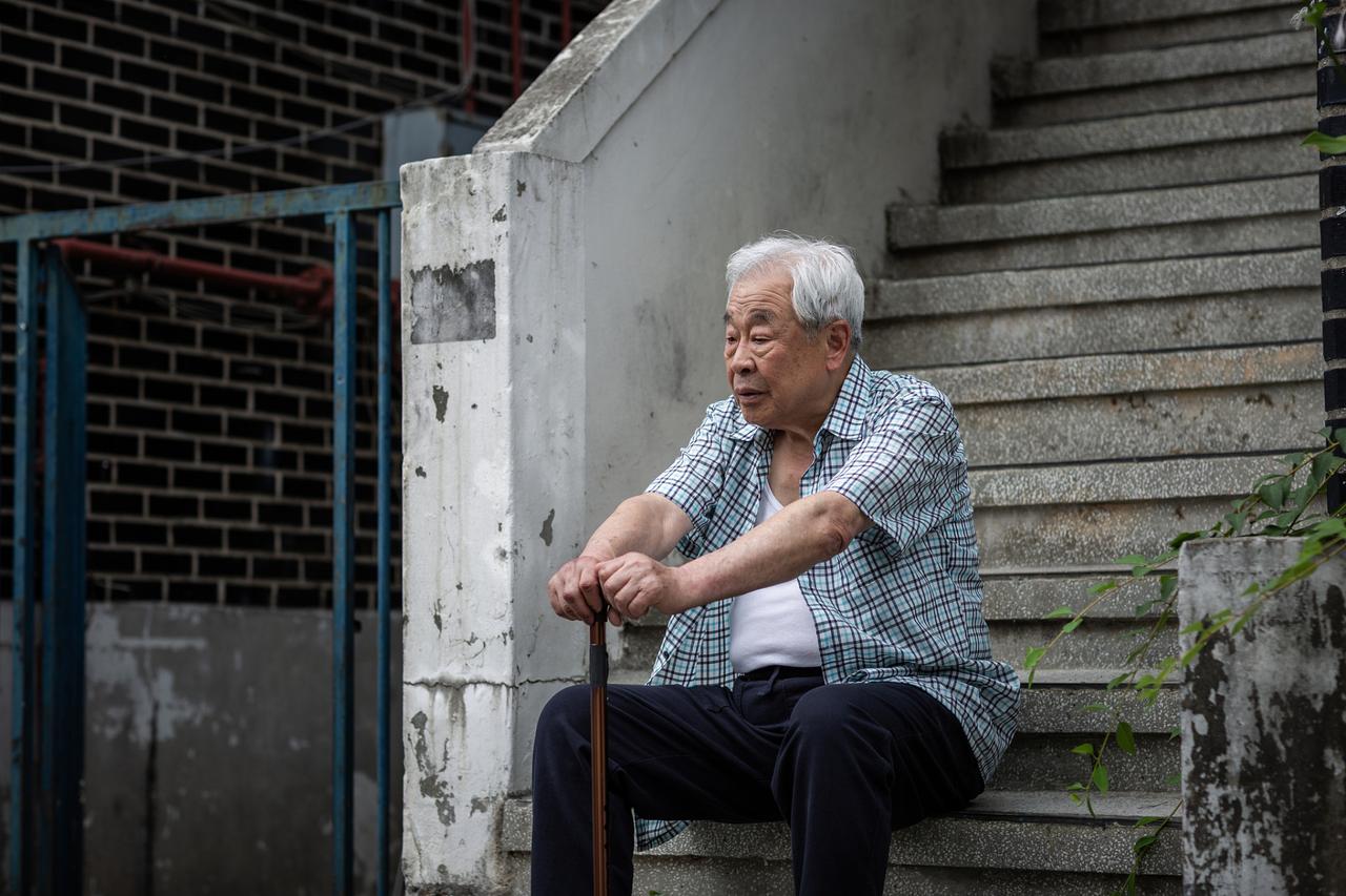 普通男人娶老婆，如果老婆一家人不争气，三观不正，你娶的不是一个人，而是一家人。