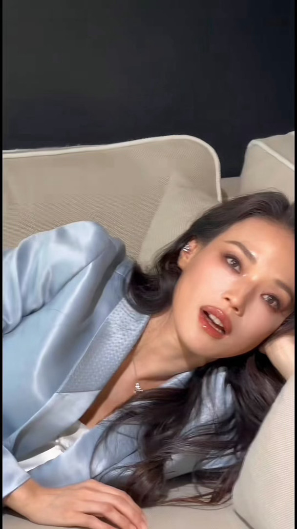 舒淇迎来了最适合她的代言舒淇接到了最适合的代言 人美🚗靓，气质相投，她还调皮地