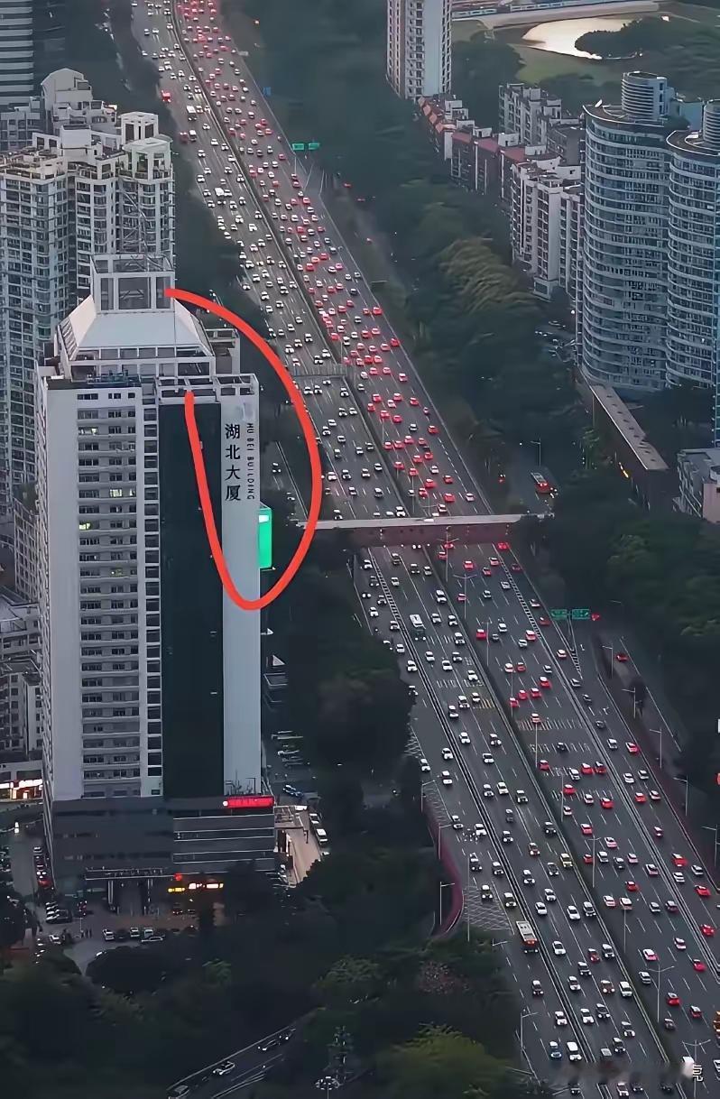 不知道全国有多少湖北大厦，我所在的城市见过陕西大厦、上海大厦还真没见过湖北大厦，