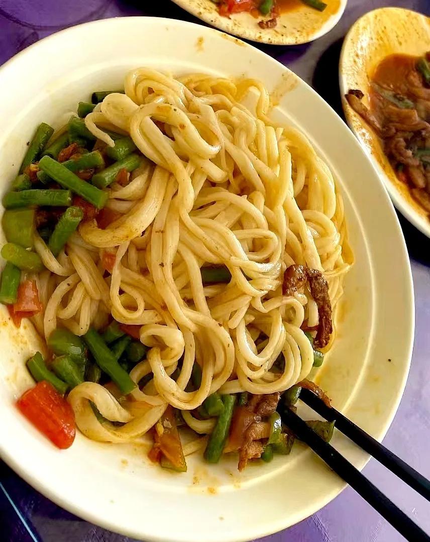 圪崂菜拌面
第一次吃，
你知道这是
哪里的特色小吃吗？#秋日三餐打卡##河南传统