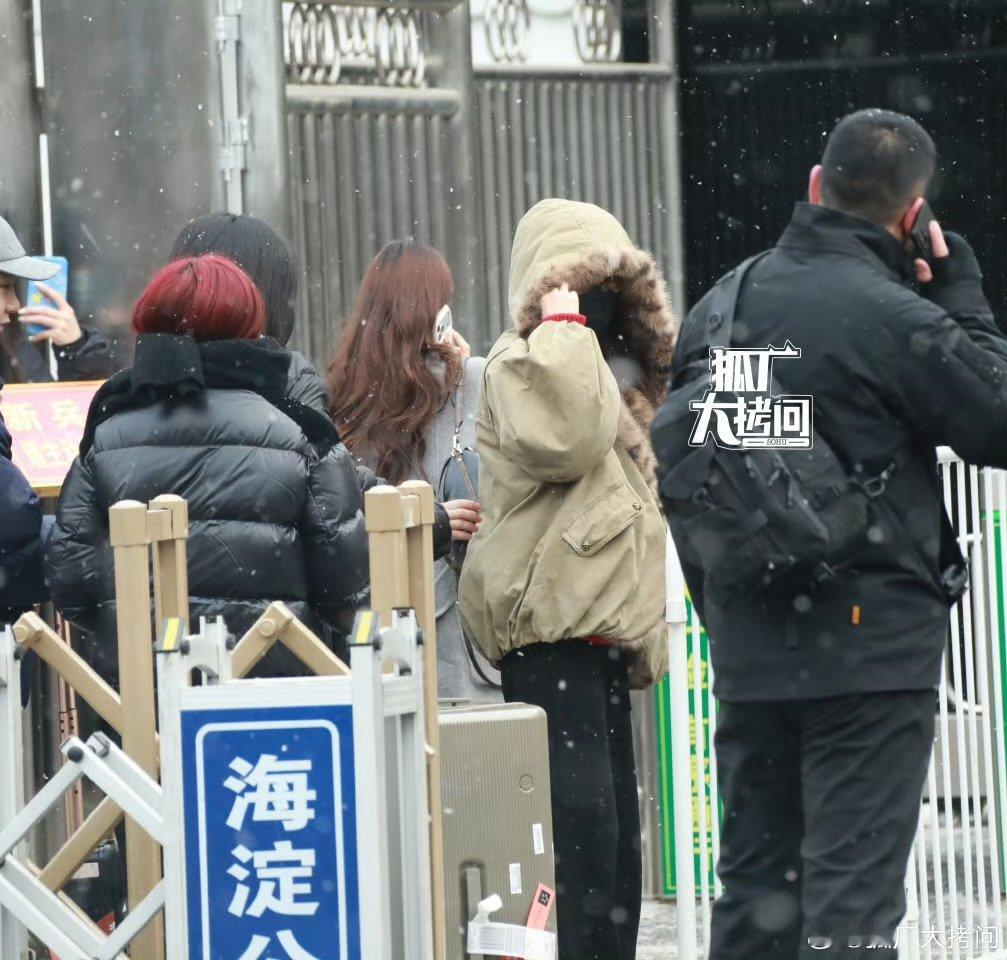 参加马年央视春晚首次联排的明星今天参加2026央视春晚首次联排的明星有白鹿、宋威