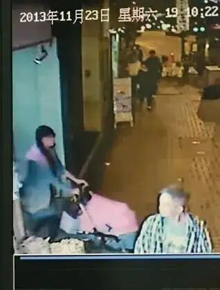 “其心可诛！”香港，一女子报警说，她6个月大的女儿被“说普通话的人”拐走，可警方