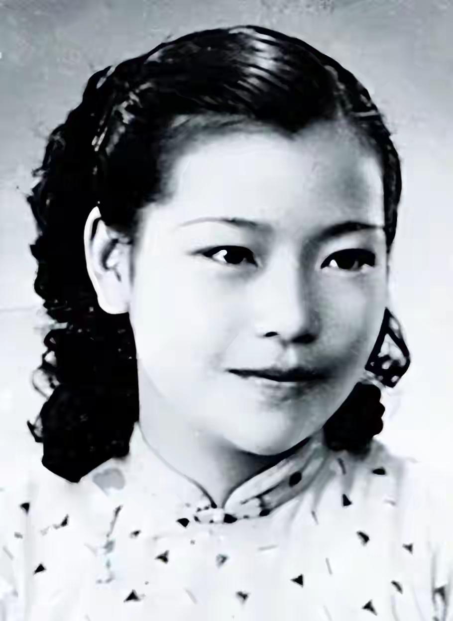 蒋介石败逃台湾，亲自点名要带走3位美貌少妇，她们的结局如何？
 
1949年，在