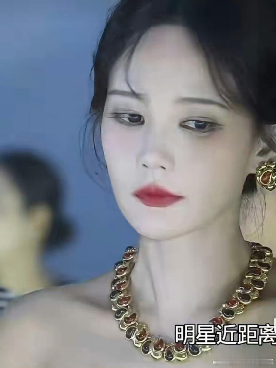 李一桐elle上海活动直拍，生视频这皮肤状态绝了，超美超漂亮！ ​​​