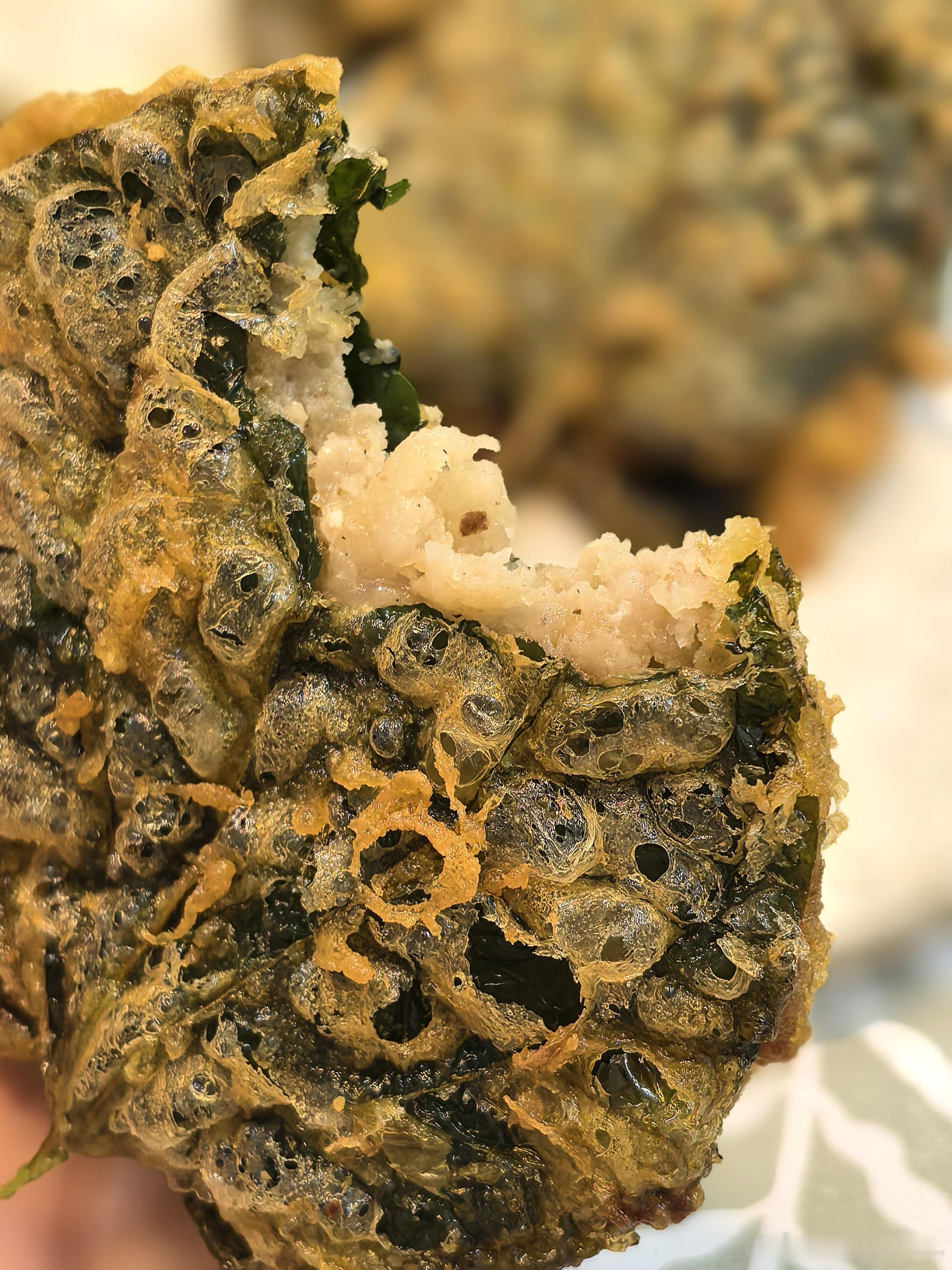 李子食游记椰乡牧鸡金盘食验室 捞叶（假蒟jiǔ）黑猪肉饼在广西琅西夜市品尝了这道