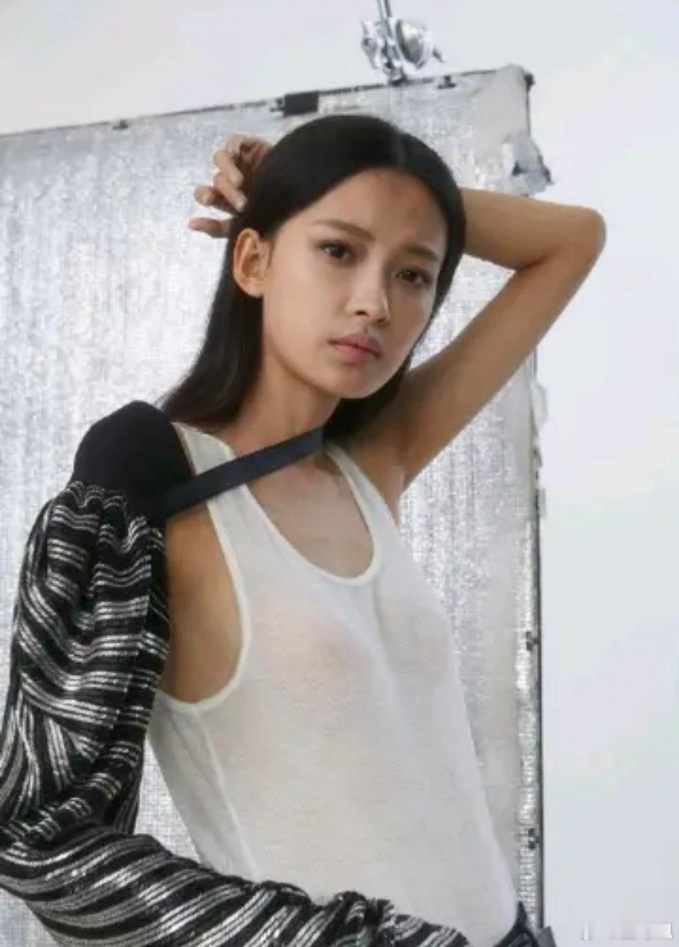 孙怡古早时期海报拍摄 