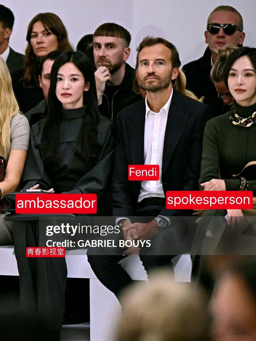 #唐嫣宋慧乔秀场同框# 唐嫣只是一个spokesperson，而宋慧乔则是amb