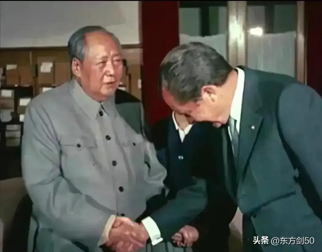 毛主席的哪一句话最震撼人心一切帝国主义都是纸老虎！“一切帝国主义都是纸老虎”是毛