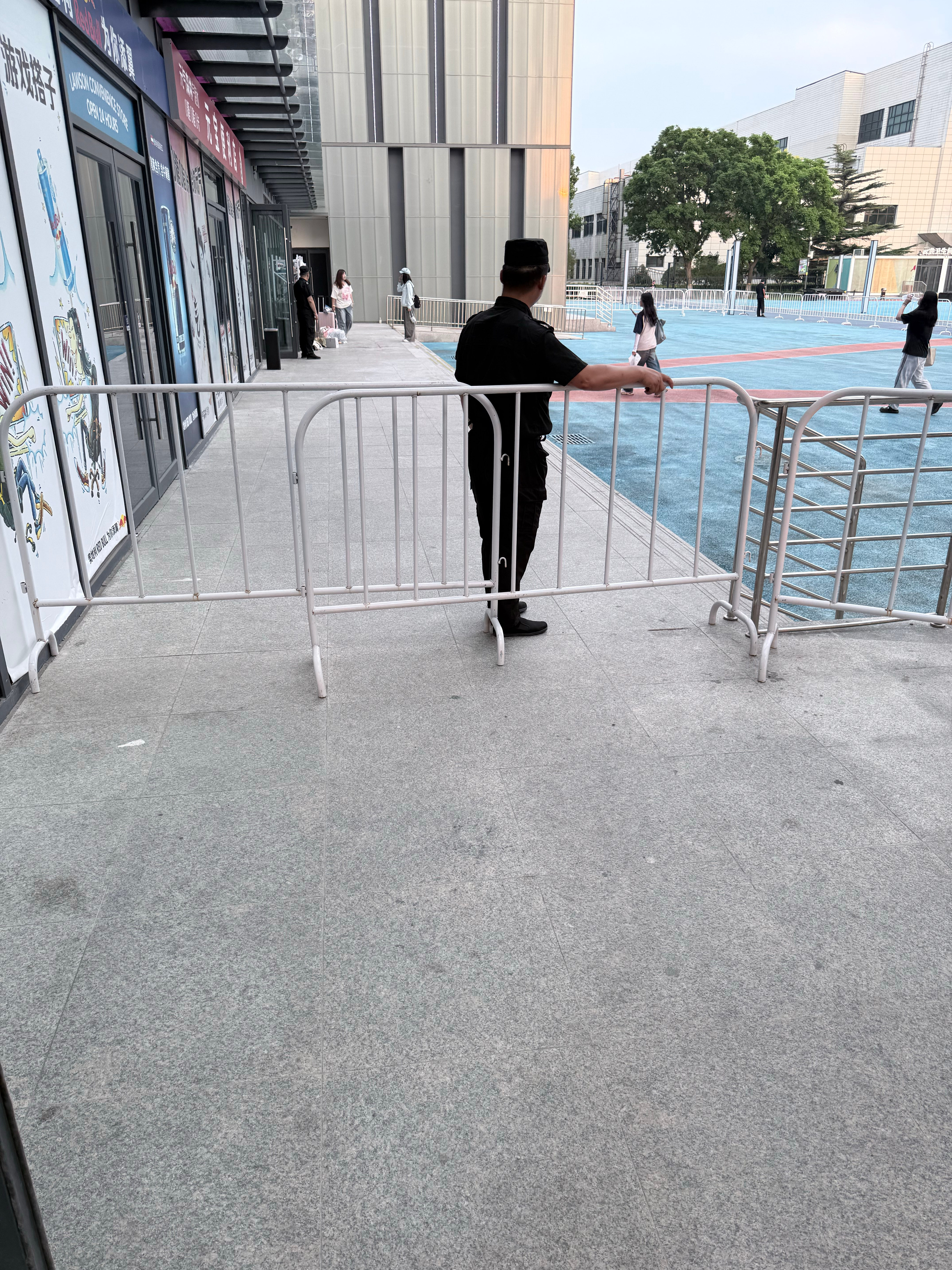 KPL清融去了线下的宝宝们辛苦了，散粉自行组织购买了矿泉水和电解质水，有常温的，