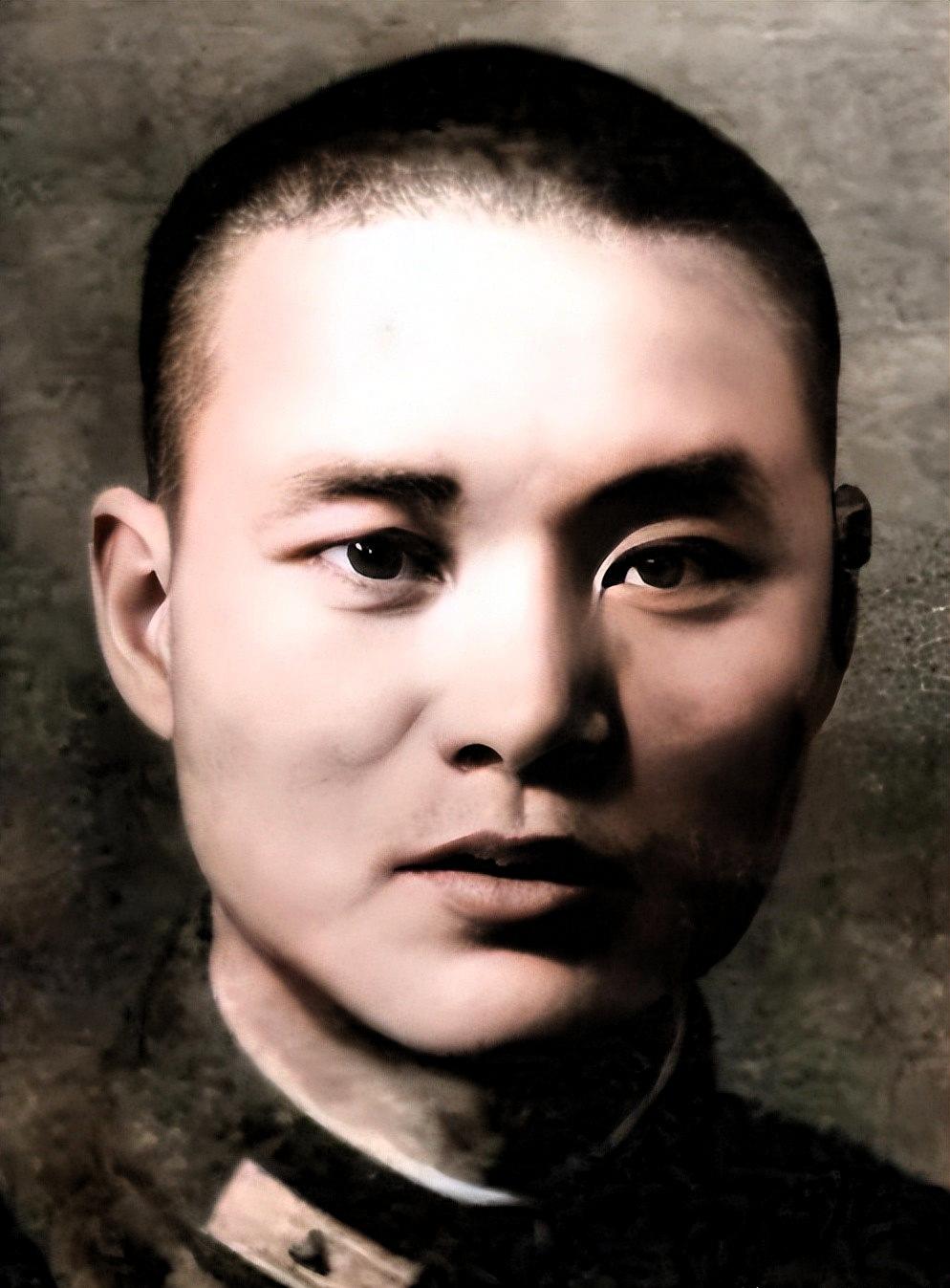 沈醉是军统核心骨干，戴笠生前对他极为信任，是军统最年轻的少将高官之一。1946年