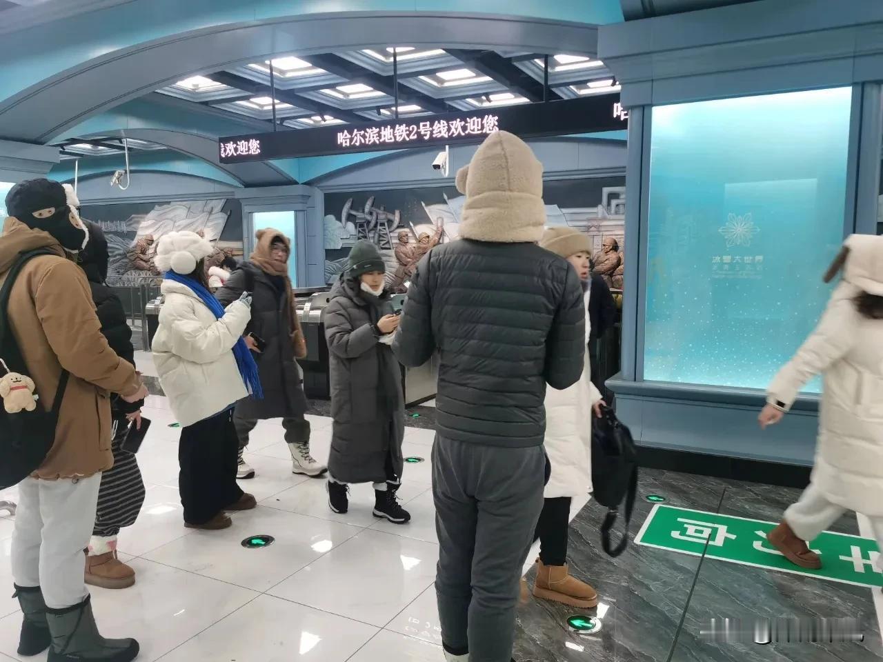 112.37万人次！这是冰雪大世界开园第一天哈尔滨地铁的全网总客流！

昨天是冰