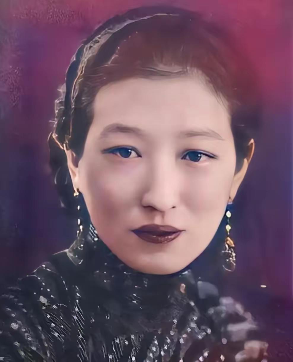 1937年，北平城破了。29军军长宋哲元的姨太太没能跟上大部队，落到了日本人手里