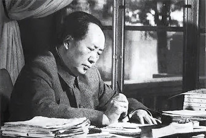 毛主席谈台湾问题-毛主席认为：台湾宁可放在蒋氏父子手里，不能落到美国人手中;对蒋