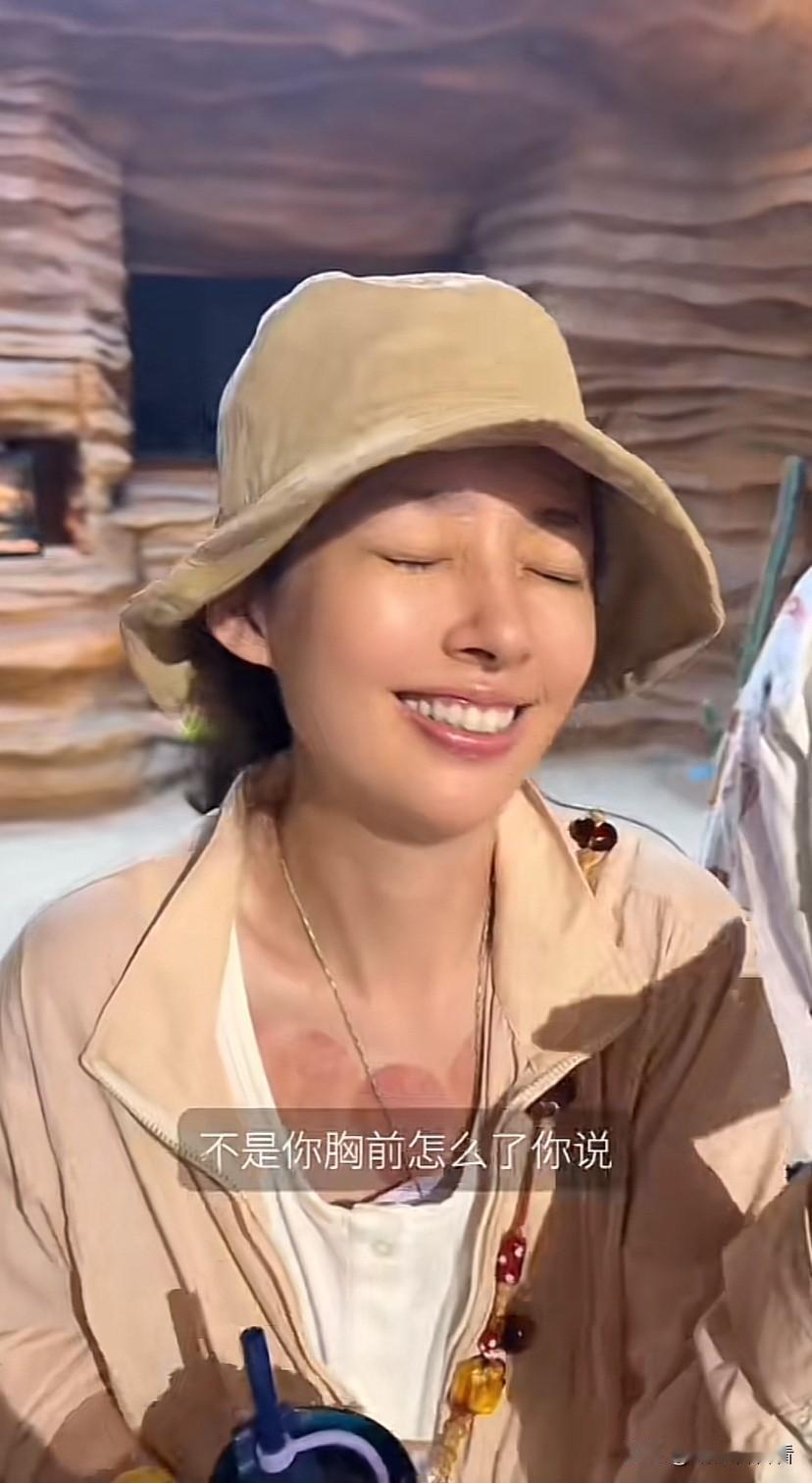 本来以为这次来内地旅游郭碧婷没带小奶皇，原来小奶皇和弟弟也来了。

郭碧婷的朋友