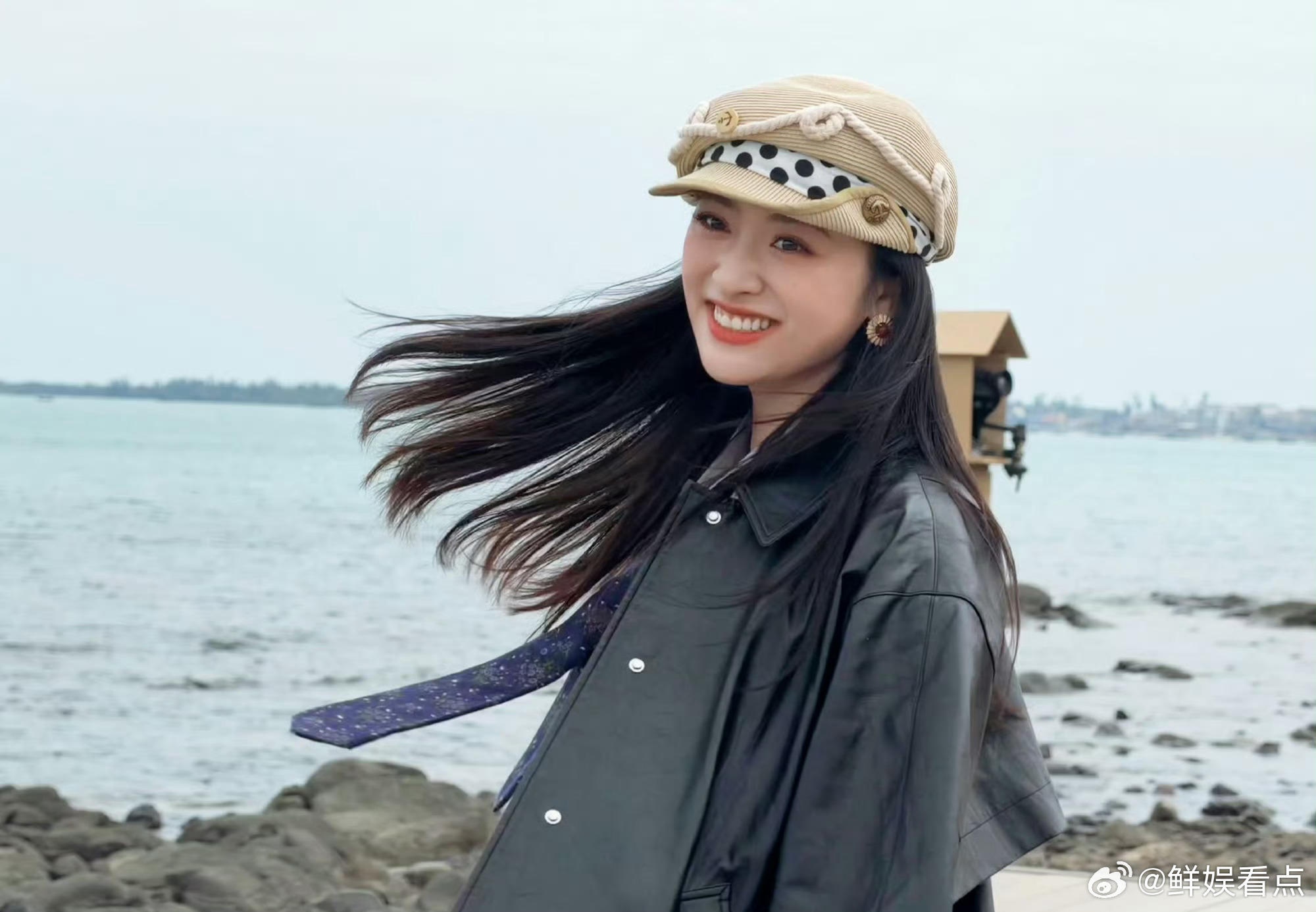 沈月的摄影实力，早就不是秘密啦~ 这次在《亲爱的客栈》直接官宣“抱着必给大家出图