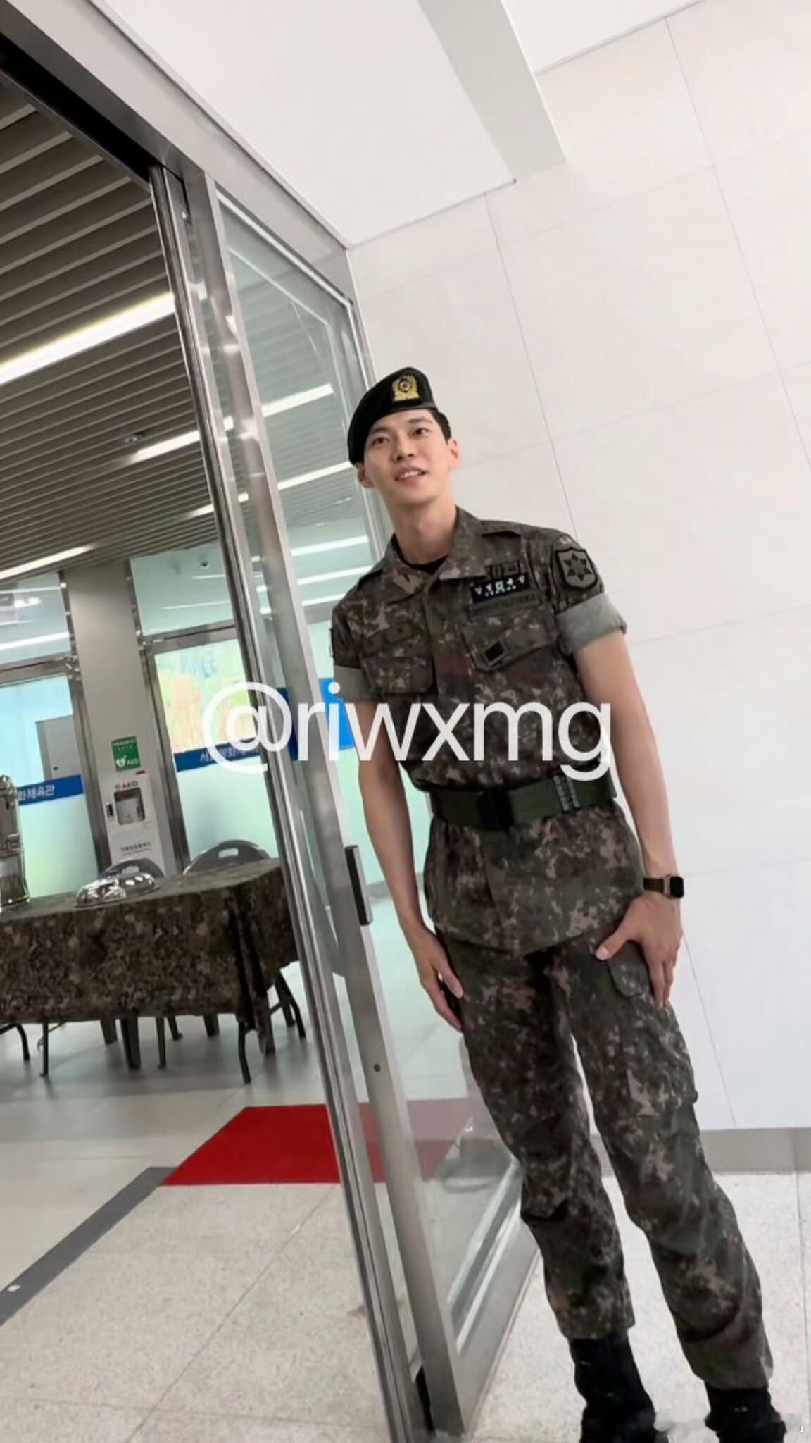 金道英入伍之后咋更帅了？而且男人味十足！郑在玹李泰容都只能在他下面啦！ 