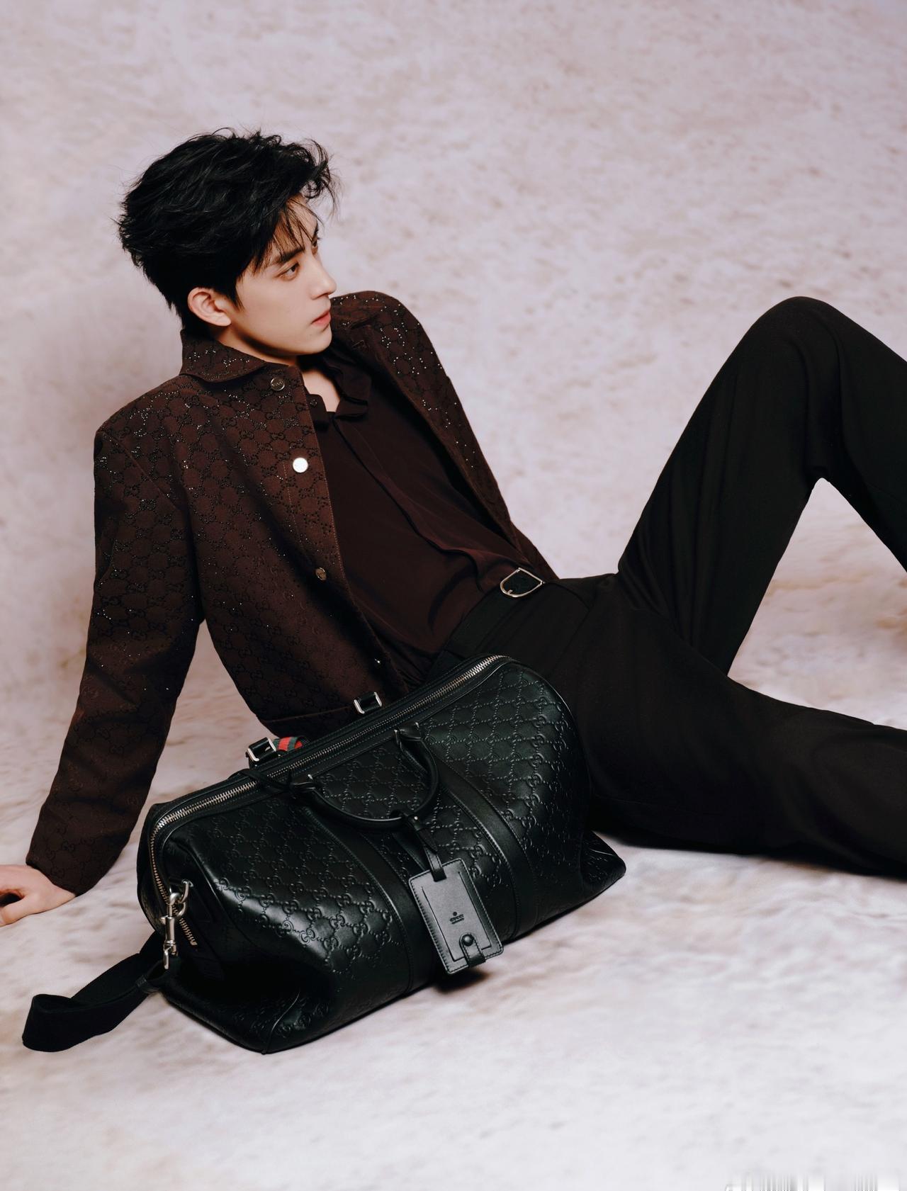 这这这长腿！这姿势配皮带 这内搭
纯欲来的吧
@敖瑞鹏的微博