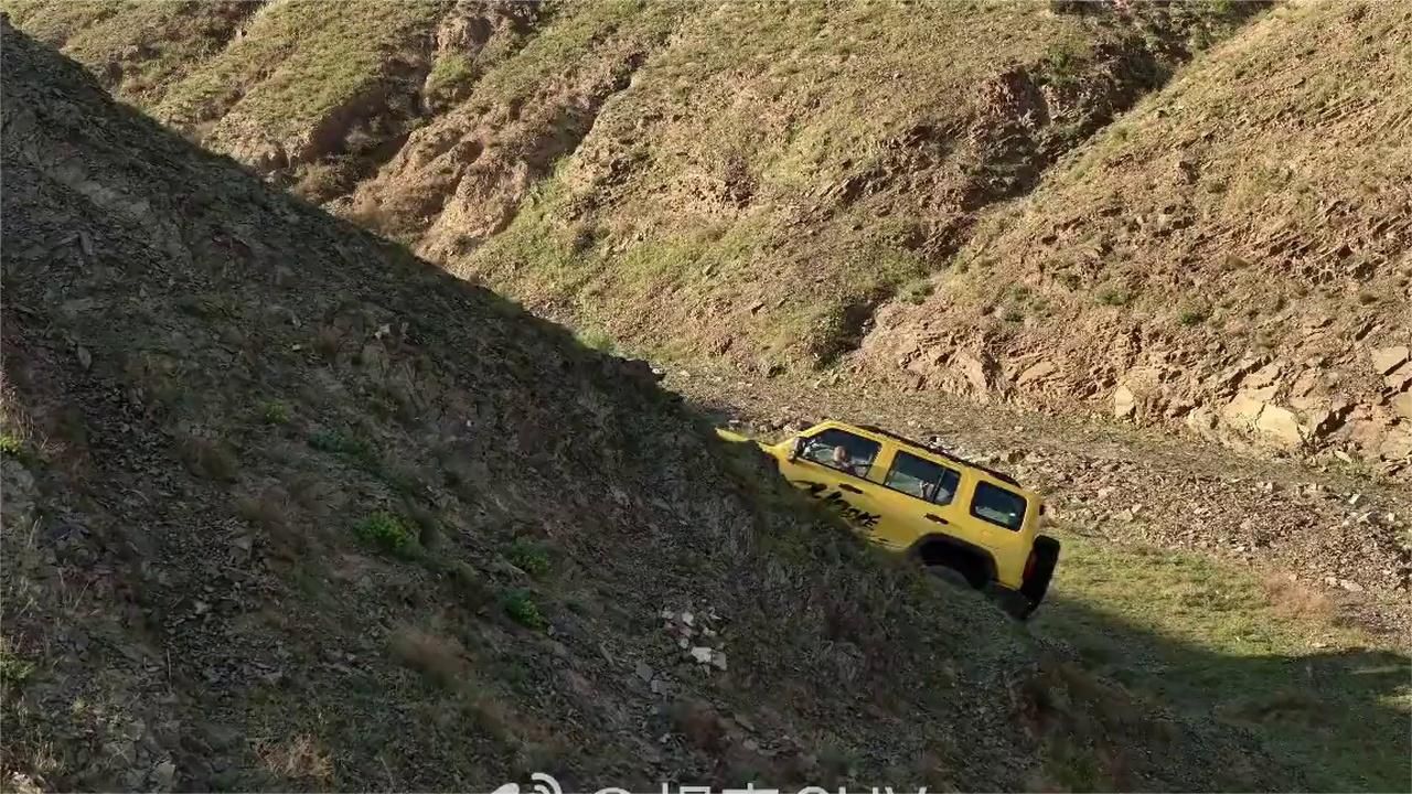 坦克300虎克之路高清一镜到底攀登虎克之路山脊的视频，