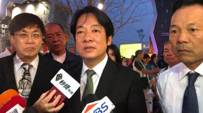 [下雨]赖清德喊话特朗普“增兵台海”，解放军数十舰机冲过海峡，美军顾问紧急撤离金