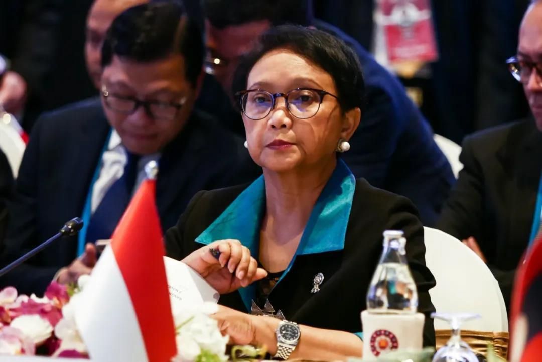 想把南海争端闹大？美国坏心办了好事，中国想要的，印尼等东盟国给了。
 
当年，中