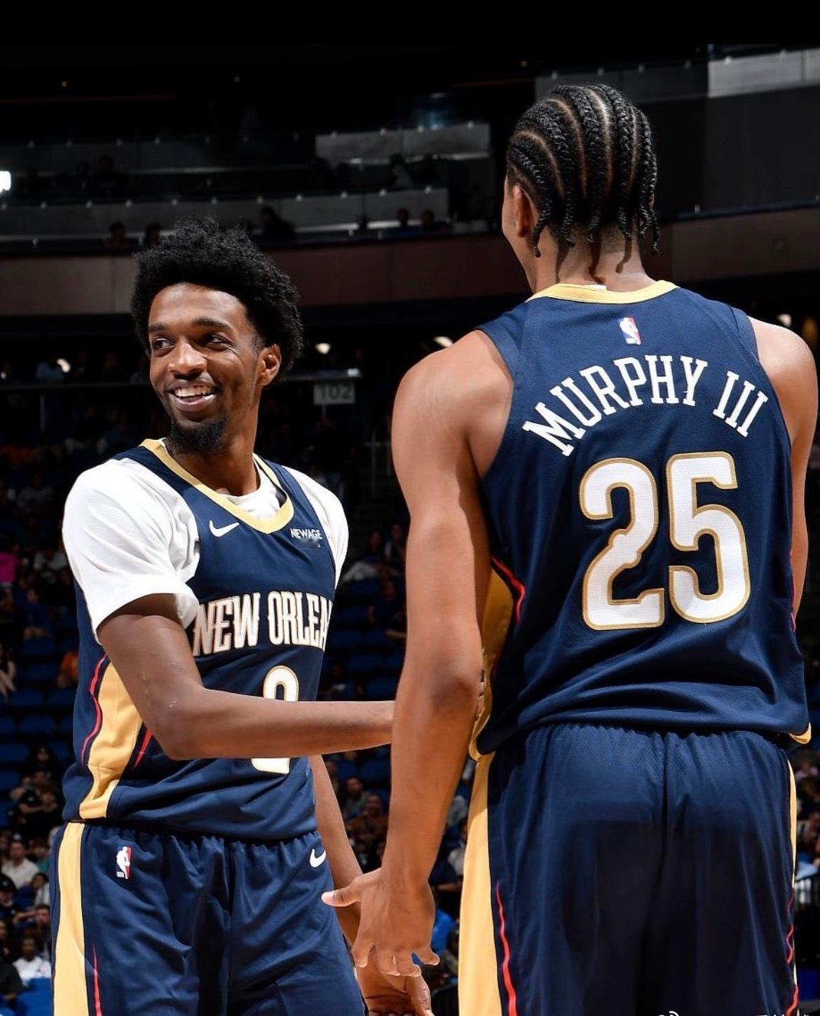 Marc Stein：鹈鹕队愿意交易赫伯·琼斯或特雷·墨菲三世，前提是能得到类似