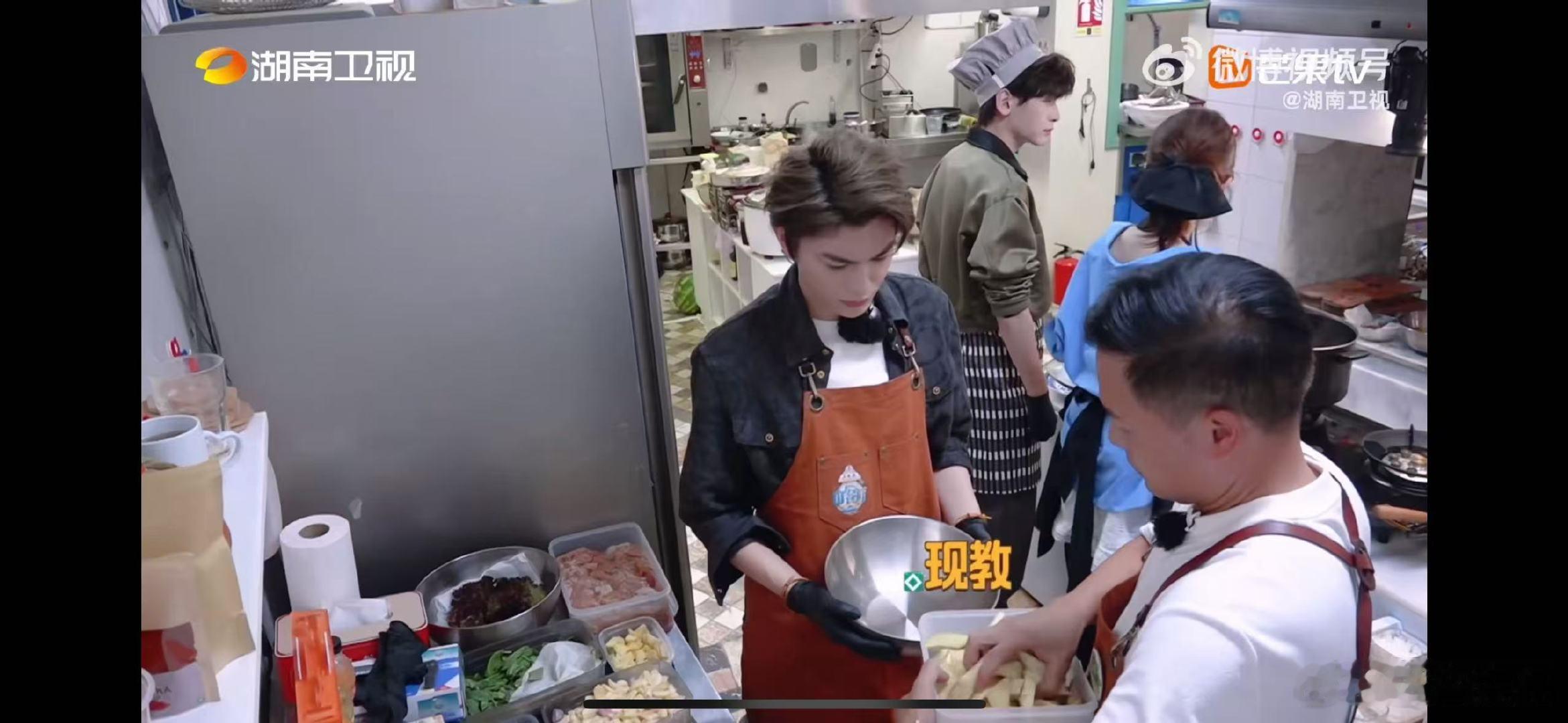 丁禹兮这道菜超纲了中餐厅名场面中餐厅哇哦！中餐厅里丁禹兮练熟三道菜，上岗却被风味