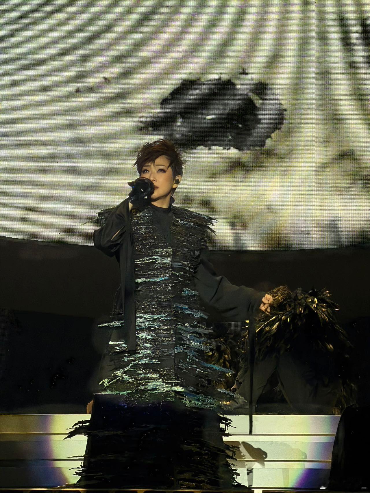 江浙沪巡演全程上海话暴击！上海、苏州、湖州站全是“侬”式温柔，经典情歌杀疯全场，