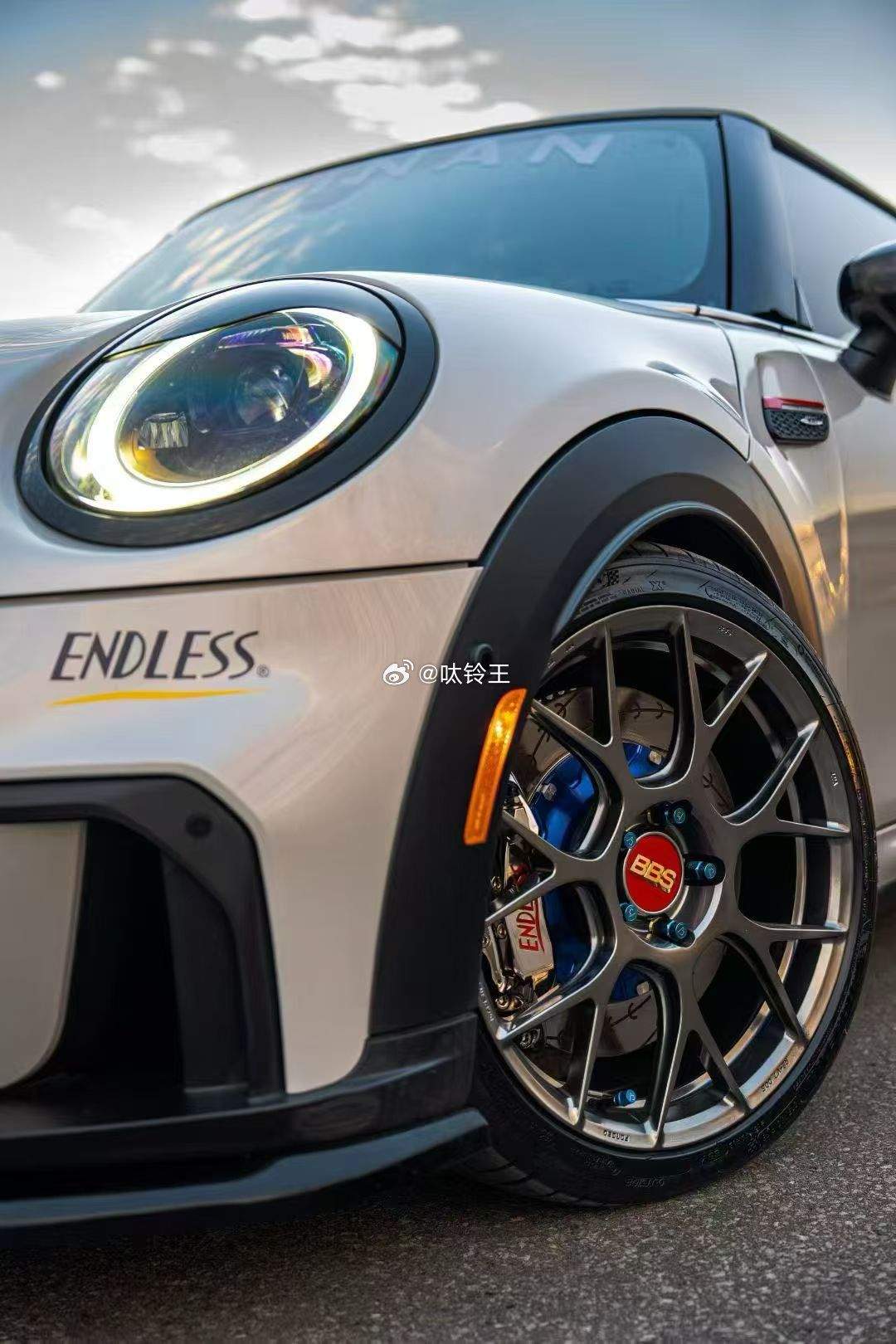 灰色配烧蓝AJ 、还可以 