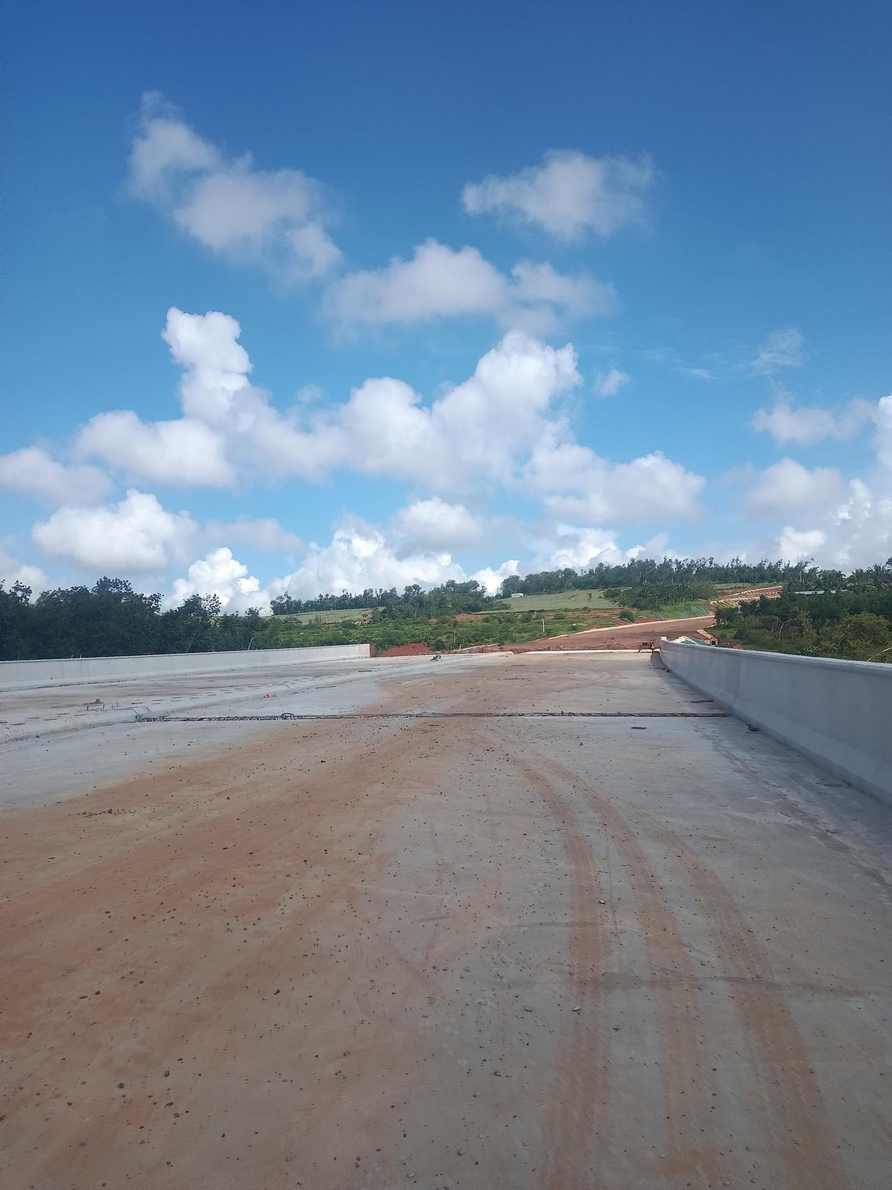 一张照片代表海南的空气秋天了，台风和雨水是海南的常客，风雨一过，却见蓝天白云，好