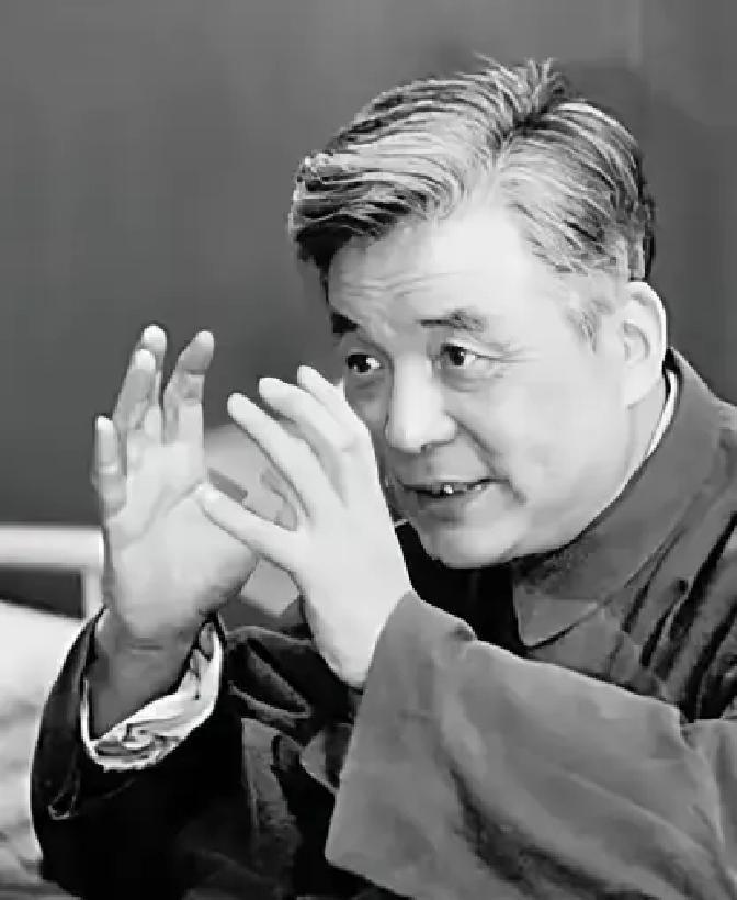 1986 年，邓稼先临终前联合于敏给中央递交重要建议书：“全球核弹基础理论发展空