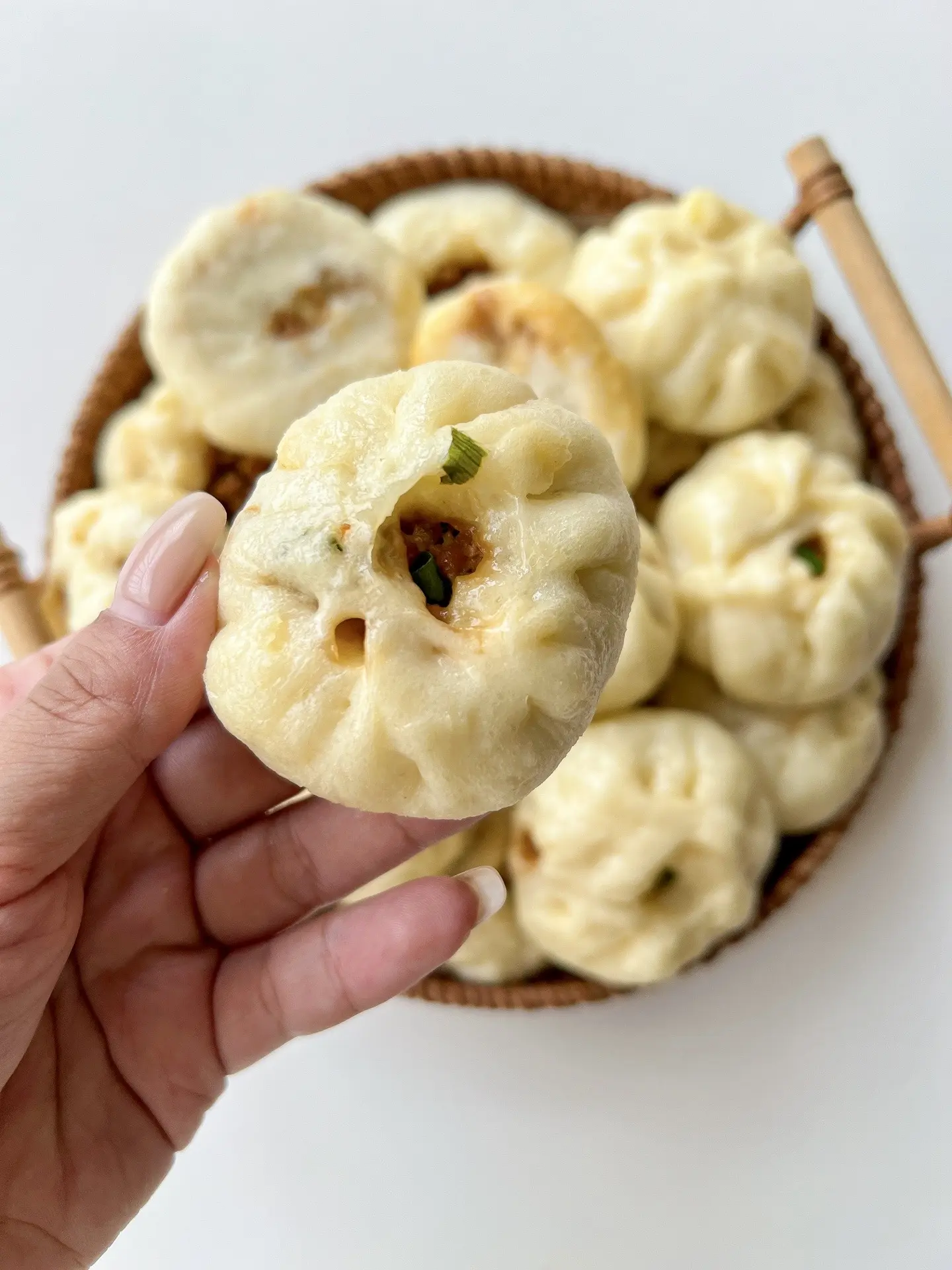 这个软面透油的小笼包，快去试试嘎嘎香。我女儿点名要吃的软面小包子，不用...