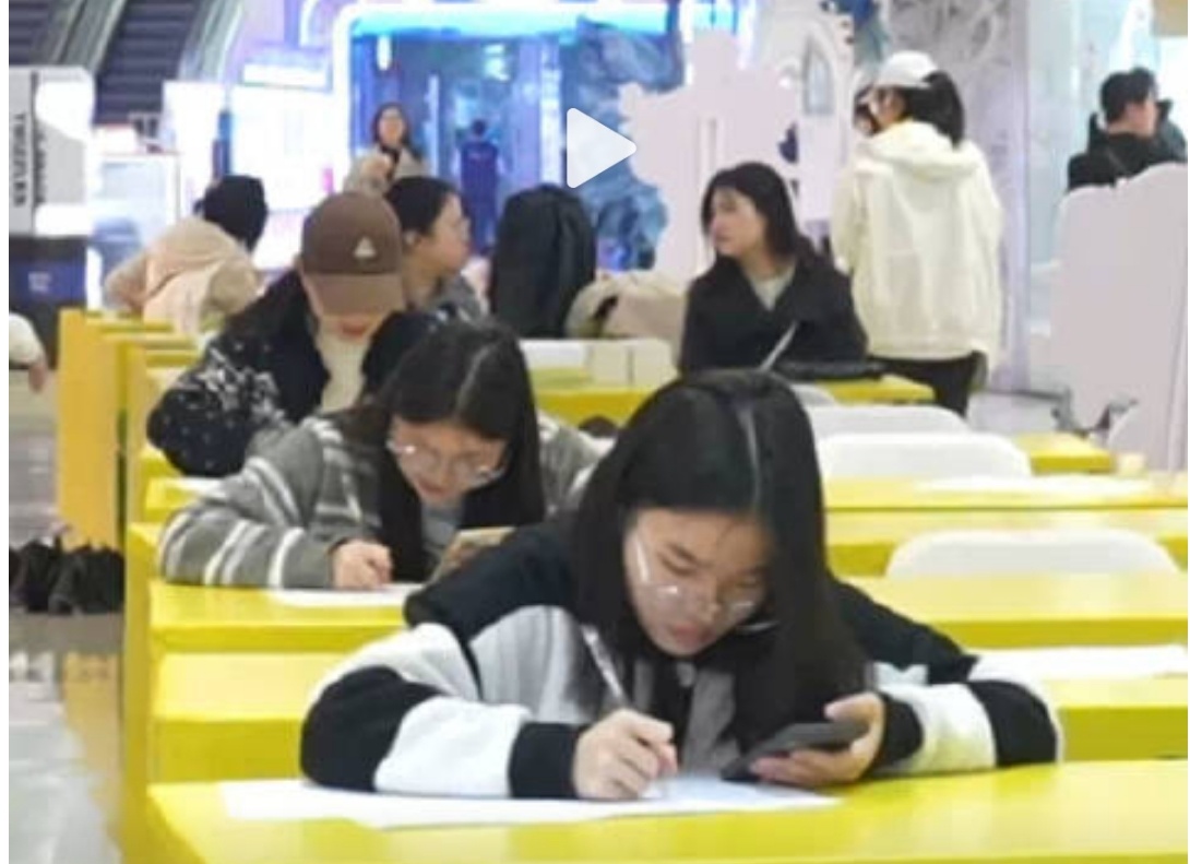 女子追星参加笔试靠实力拿满分这追星方式够硬核！头回追星就遇上考试，结果人家直接拿