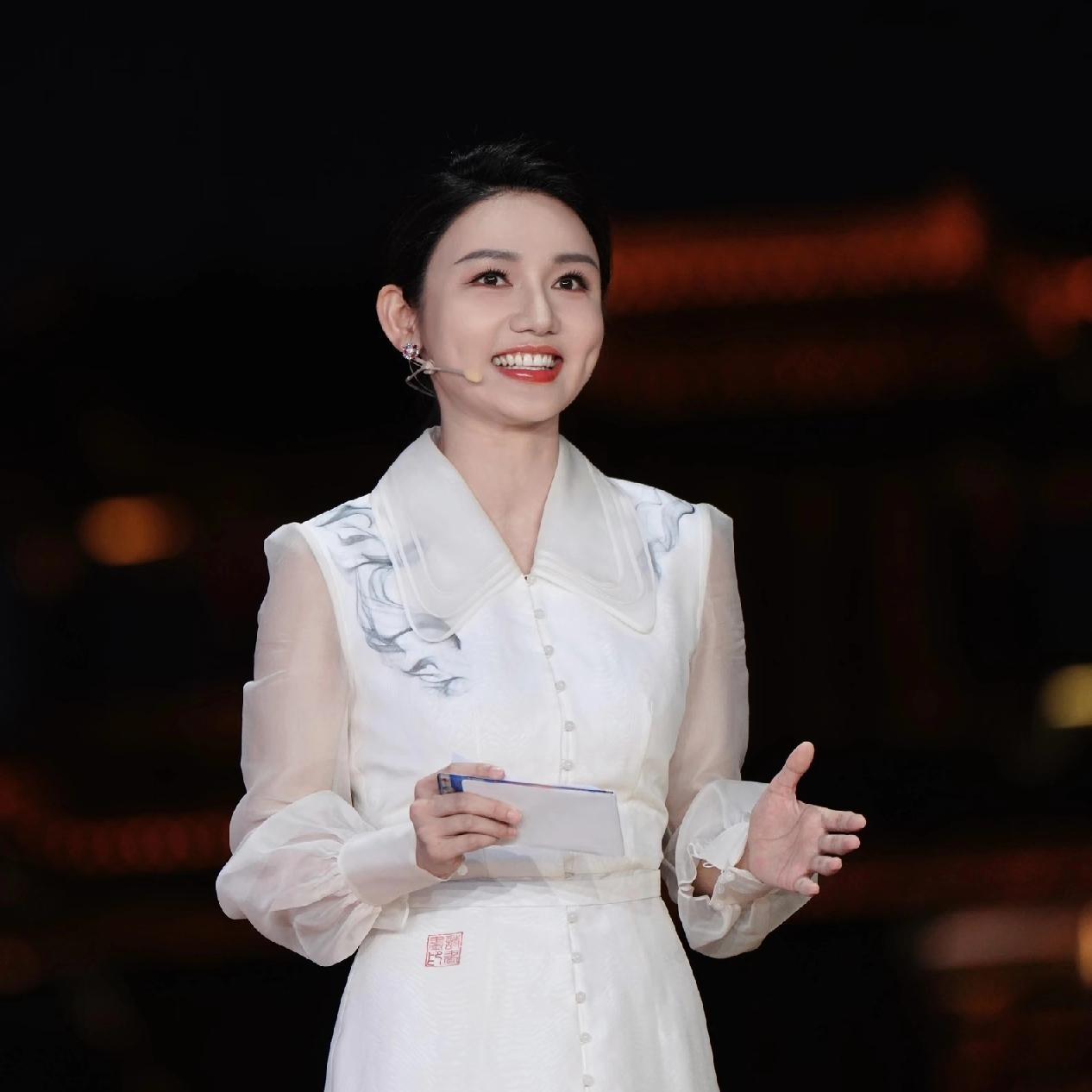 龙洋、马凡舒、王嘉宁都是央视顶级美女主持人，她们优雅端庄，美丽大方，主持水平也都