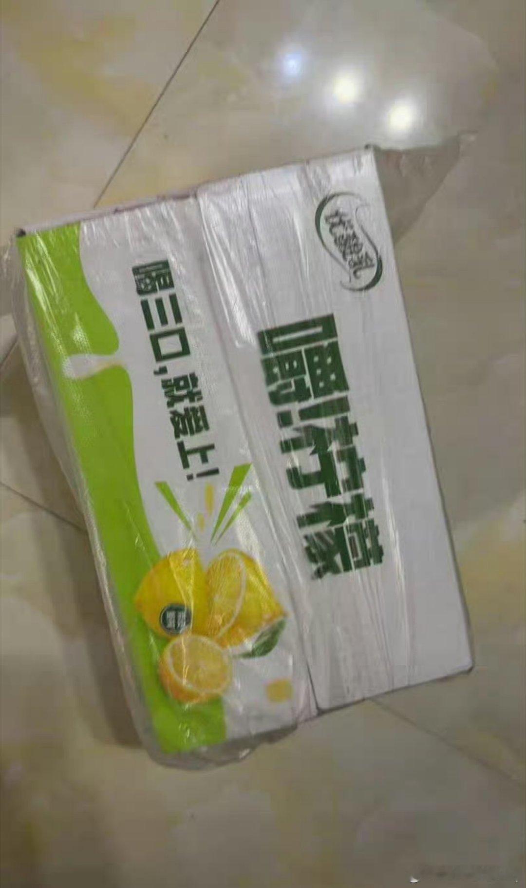 优酸乳嚼柠檬从小就常喝优酸乳，这次新品嚼柠檬彻底刷新我的印象。不再是单一的顺滑乳