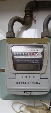 “离了大谱！”鞍山男子帮岳母换燃气表，查出十年五千多差额，维权退钱两天就被燃气公