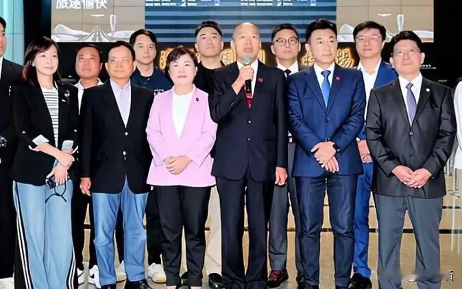 韩国瑜这回是真把脸丢到太平洋对岸了。

去之前岛内蓝绿齐上阵，吹得天花乱坠，什么