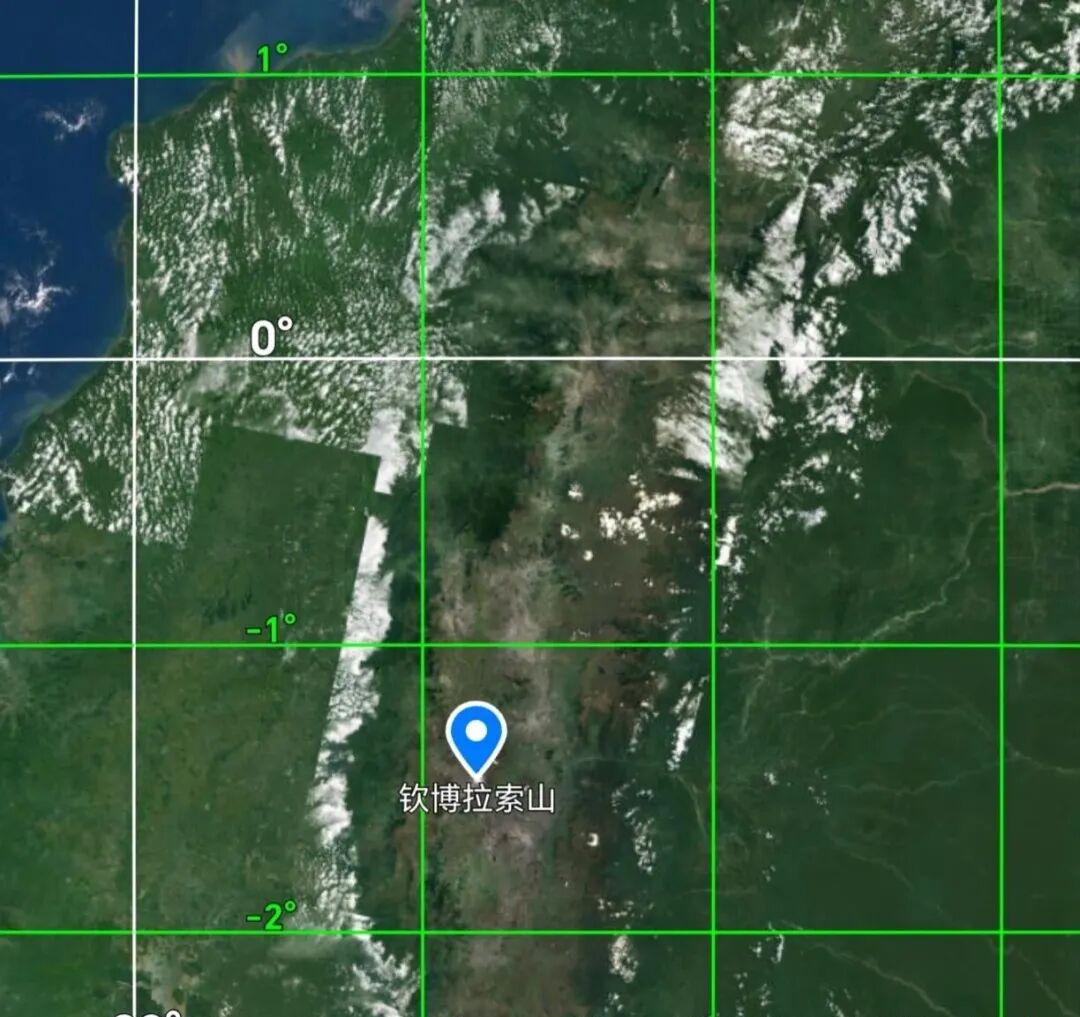 从外太空看地球，最高的山是钦博拉索山，而不是珠穆朗玛峰？
地球因自转成为赤道鼓、