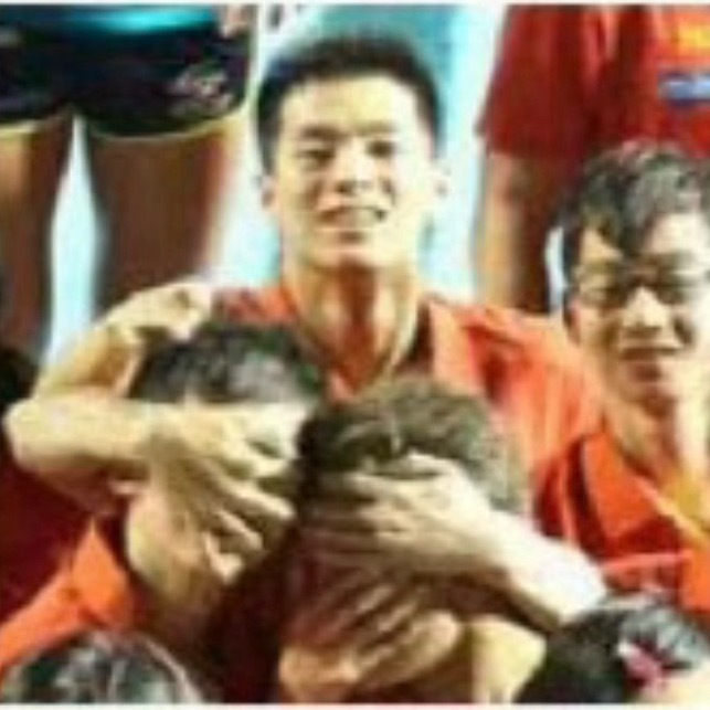 遮住我宝的脸需要mfl一只手，而王八要两只