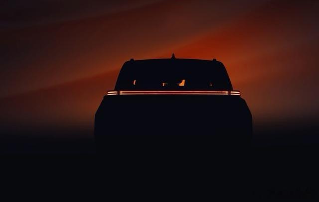 丰田发布疑似纯电三排预告图合资车企都开始向新能源中大型SUV发力了看来新势力9系