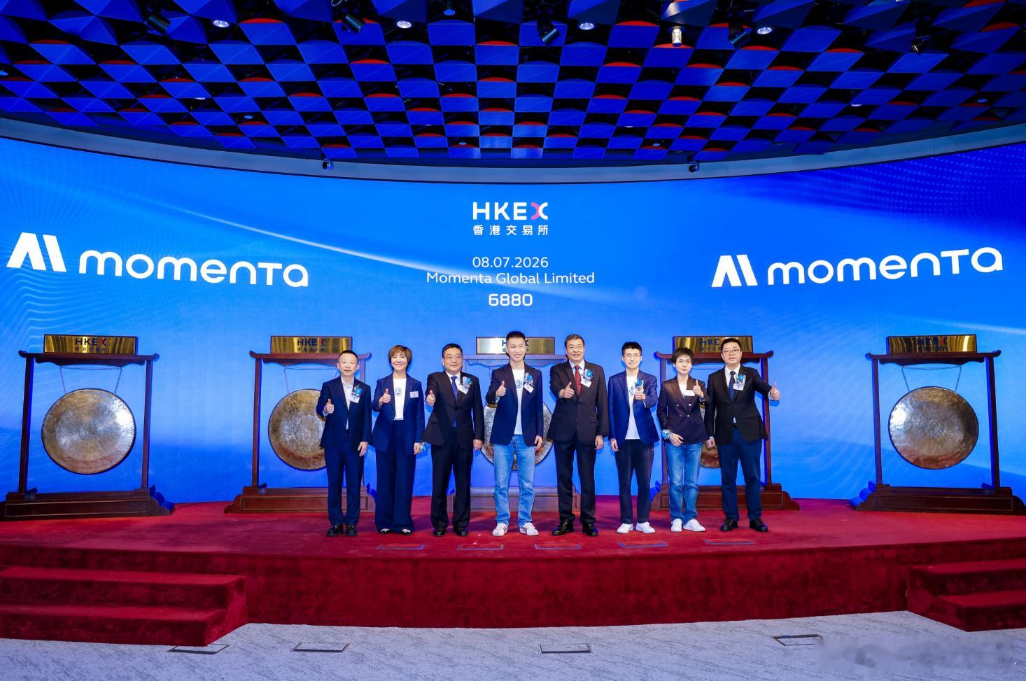 Momenta今天港交所挂牌，市值破700亿，但有个细节很多人没注意到：上汽智己